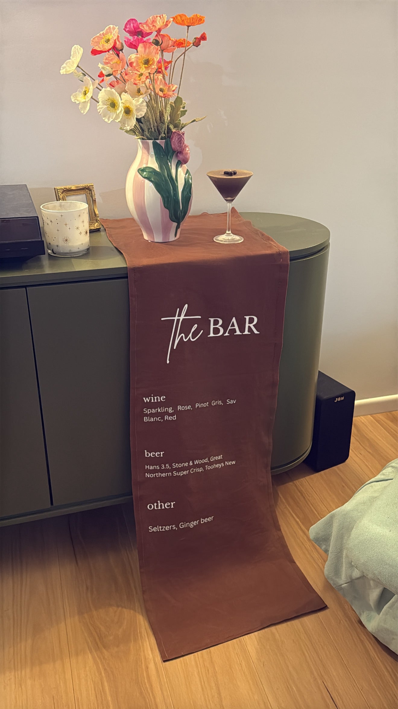 Linen Bar Sign